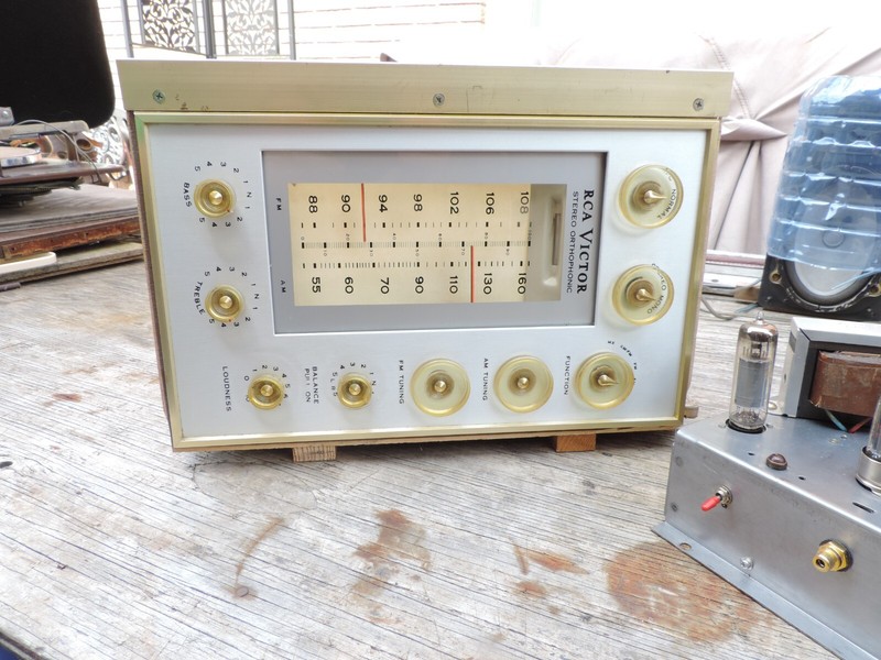 VINTAGE RCA TUBE STEREO AMPLIFIER AND TUNER PRE AMP, 2 PEACES gallery