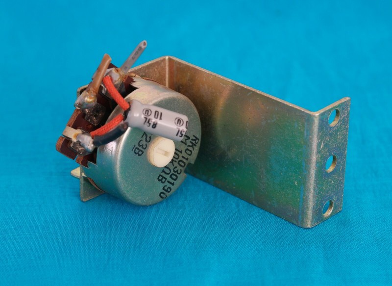 Marantz Model 2245 FM/AM Receiver Parts : Potentiometer for P550 Board gallery