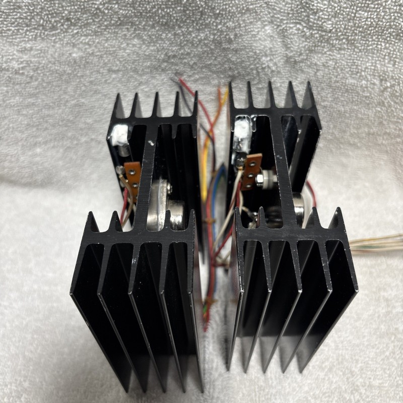 Sony STR-7045 Output Transistors 2SD316 and Heatsinks 4-803-035 Parting Out gallery