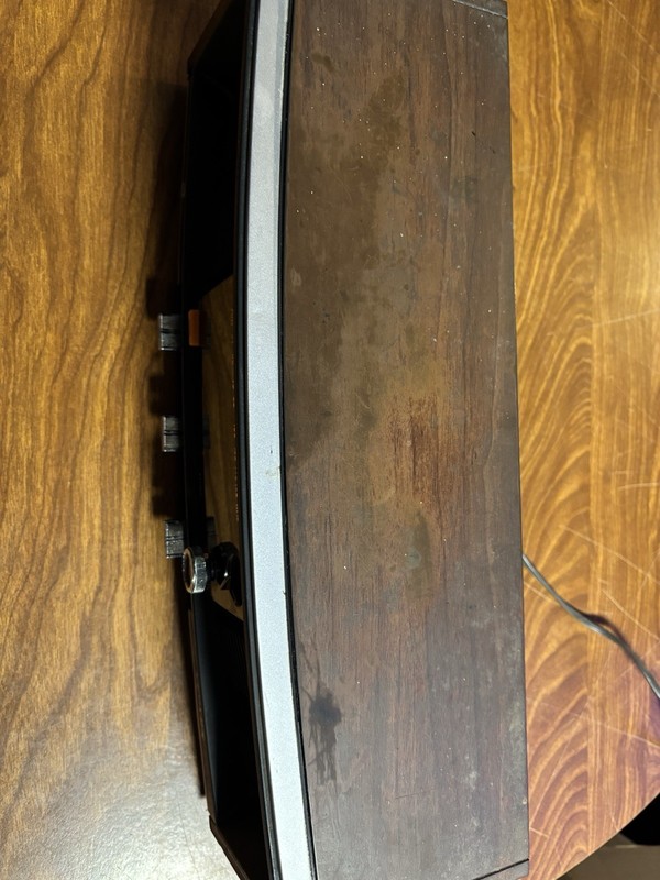VINTAGE - Lloyd’s AM/FM Clock Radio - Model H677G-215A - TESTED/WORKING gallery