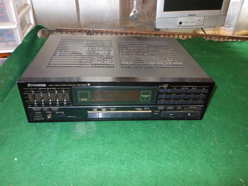 Vintage Pioneer model vsx-2000 Audio Video Stereo Receiver powered on no sound