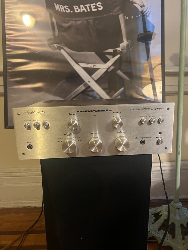 Vintage Marantz 1030 amplifier, “Little Giant” – Silver – Made in Japan