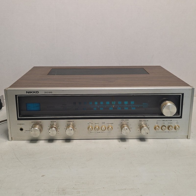 Nikko 3035 AM/FM Vintage 1970’s Stereo Receiver – COSMETIC DAMAGE – READ