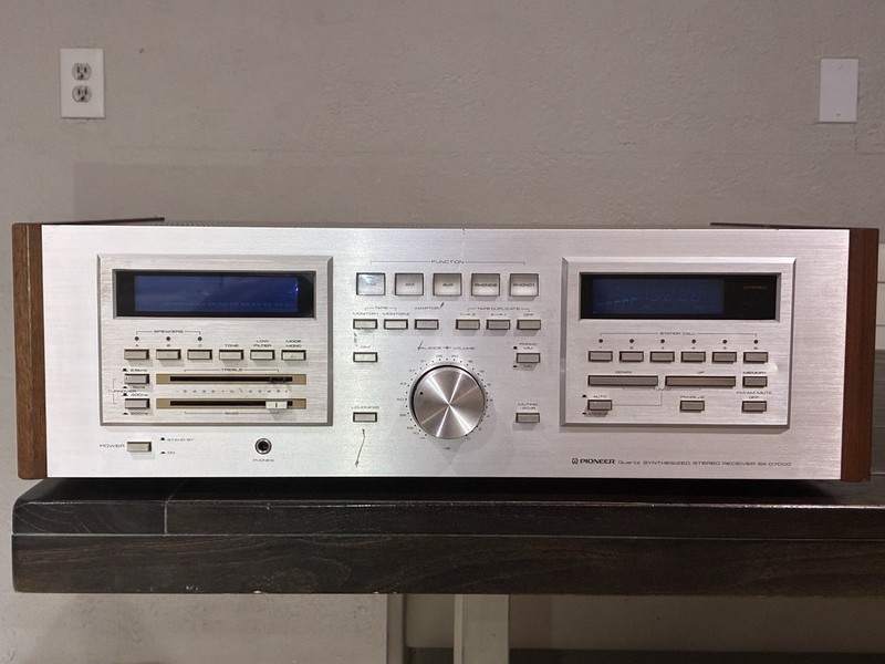 Vintage Pioneer SX-D7000 Stereo Amplifier – All Original – Works Great 1980 gallery
