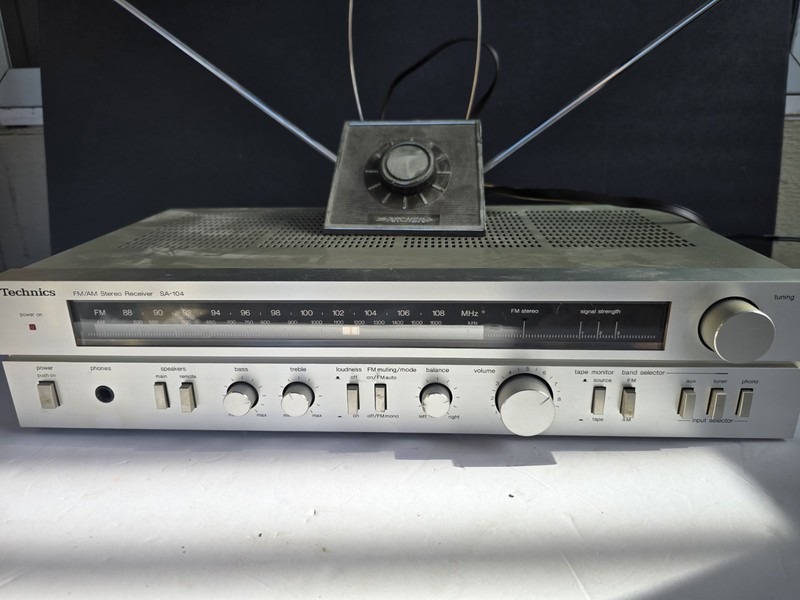 Vintage Technics SA-104Stereo Receiver (1982) +Archer Antenna Bundle... gallery