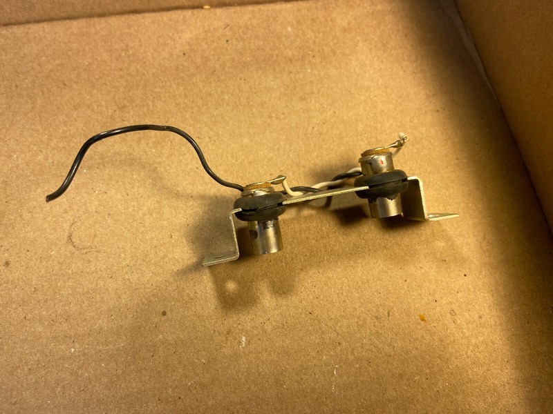 Sansui 5000A Parts – Set of 2 Light Sockets for meters – Vintage Receiver Parts