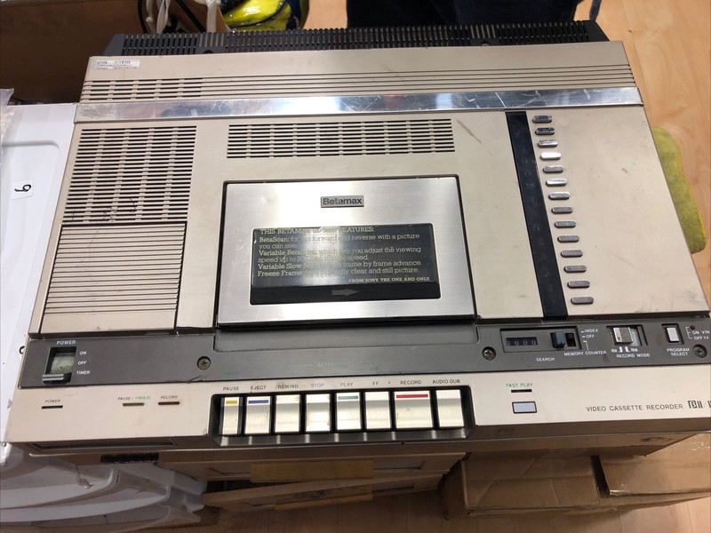 Sony Betamax Video Cassette Recorder Time Commander SL-5800 Untested. Good Sha