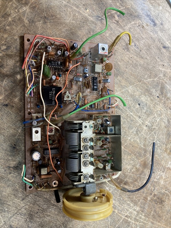 Kenwood KR-6600 Receiver : Tuner ￼ Board X05-1310–10. X-1320–10.