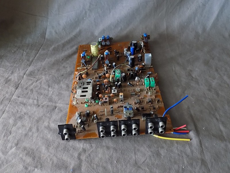 NAD 7240PE AM/FM Stereo Receiver tuner circuit board controls switches gallery