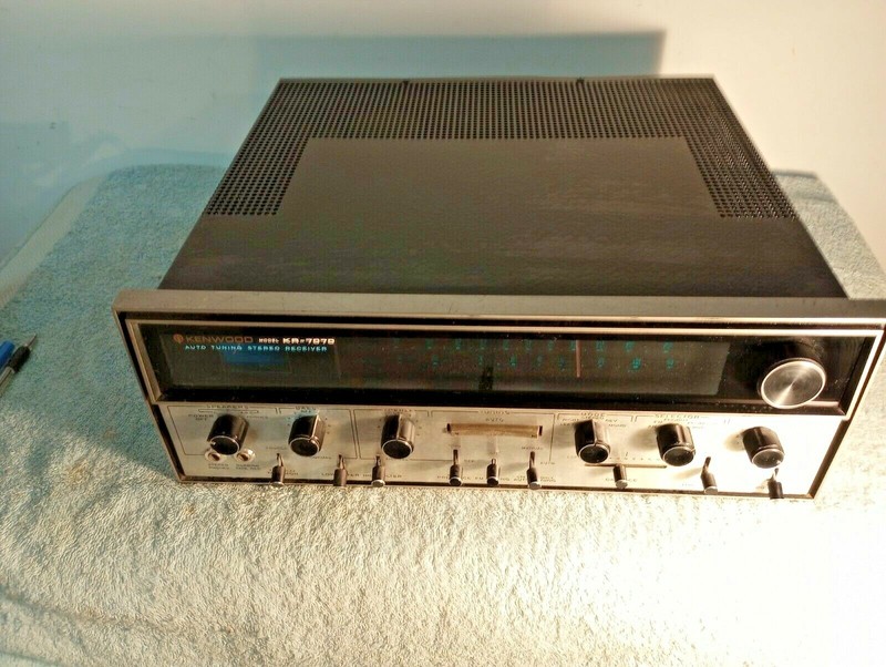 KENWOOD AUTO TUNING STEREO FM & AM RECEIVER —-MODEL KR 7070