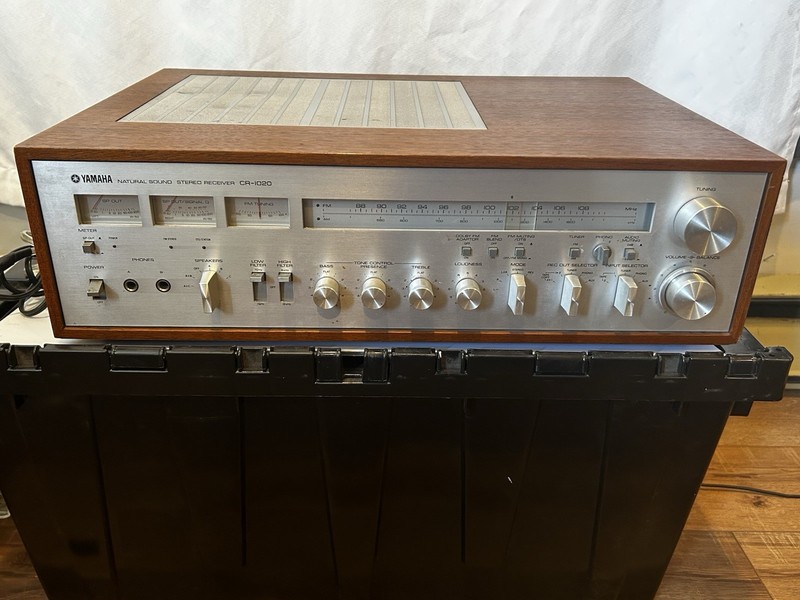Vintage Yamaha CR-1020 AM/FM Natural Sound Stereo Receiver Read