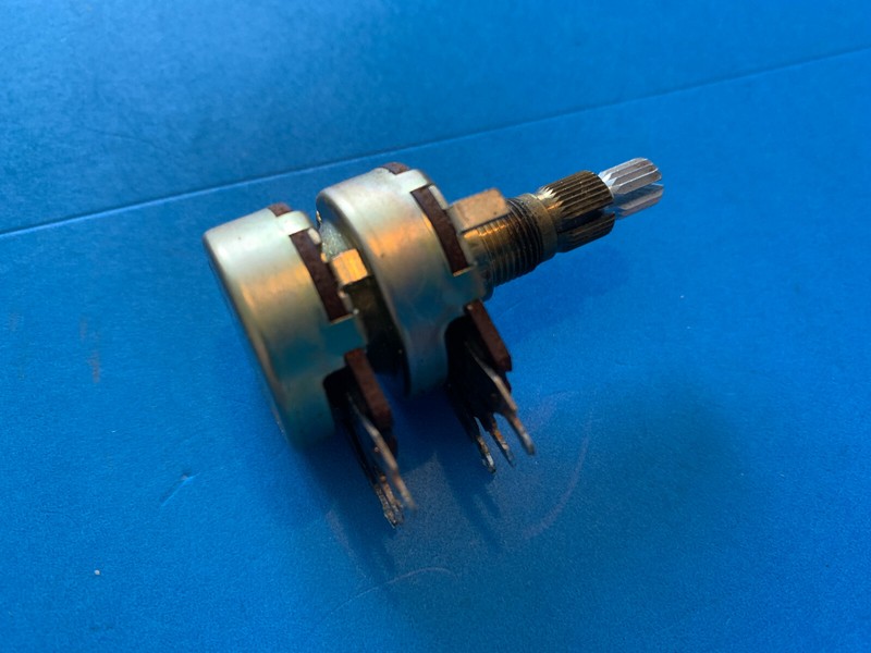 Sony STR-7055 Stereo Receiver Parting Out Bass / Treble Potentiometer