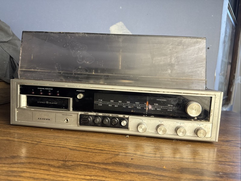 Vintage Stereo 8-Track & AM/FM Radio Receiver – Taiwan – Not Tested gallery