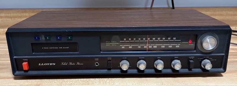 Vintage Lloyd’s AM/FM Solid State Stereo 8 Track 2M47W-07B Untested