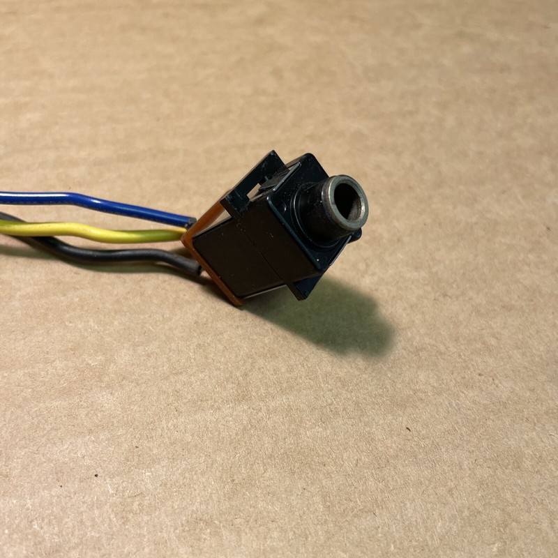 Kenwood KR-6600 Receiver Parts: Phones Jack