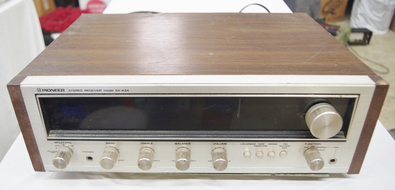 Pioneer SX-434 Stereo Receiver-Powers on, not tested