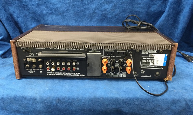 VINTAGE TECHNICS FM/AM STEREO RECEIVER SA-225, QUARTZ DIGITAL SYNTHESIZER gallery