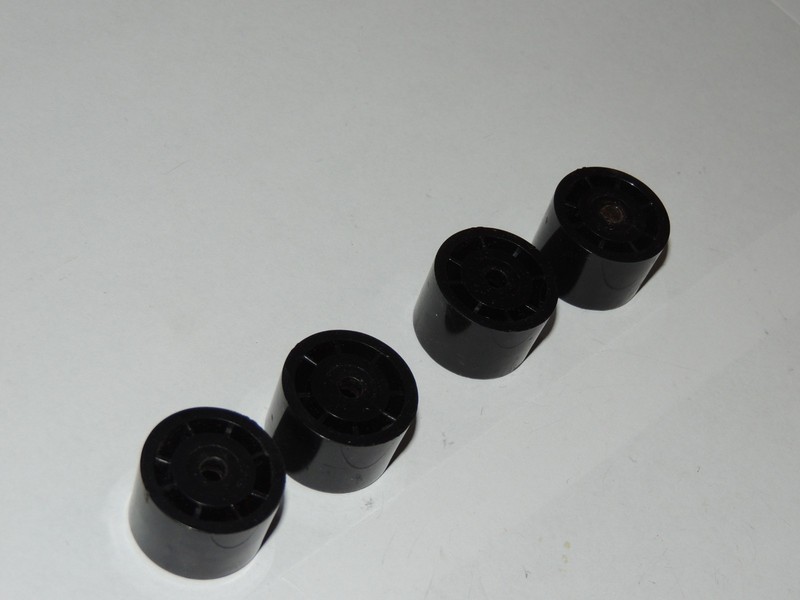 Marantz 2270 Set of 4 Base Bottom Feet & Screws 27905301 gallery