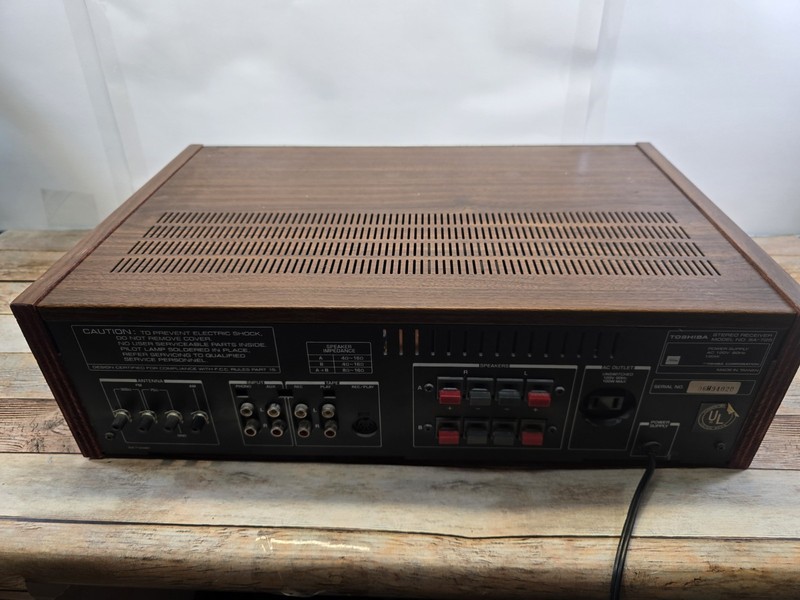 Toshiba SA-725 AM/FM Stereo Receiver Vintage 1978 POWERFUL Tested - Bad Light gallery