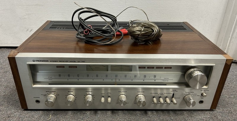 Pioneer SX-750 Vintage Stereo Receiver W/ Cords (Tested Working Unit)