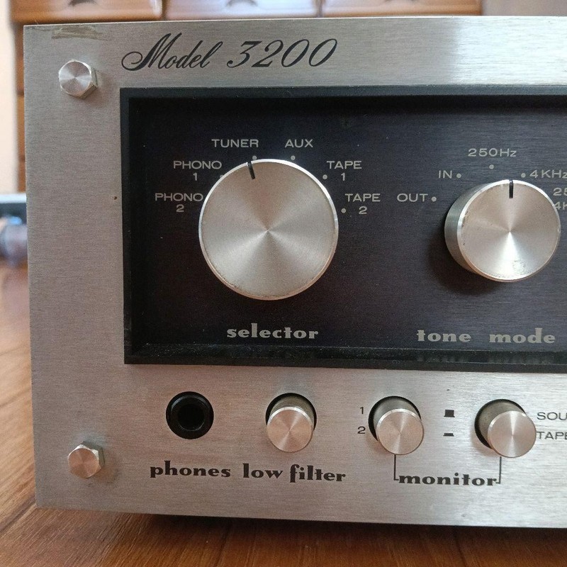 Marantz Model 3200 Stereo Control Console/Preamp Untested For Parts or Repair gallery