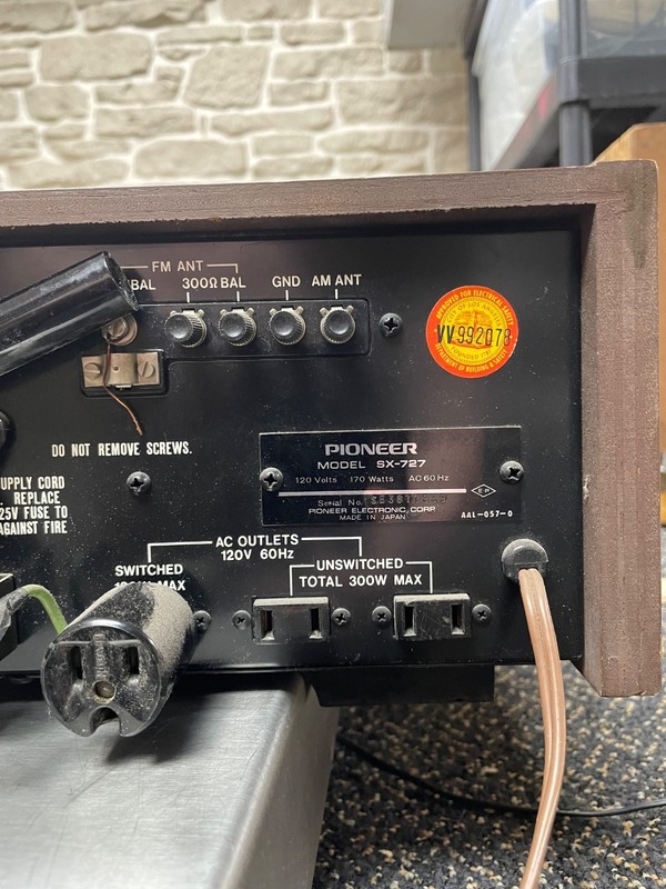 Vtg 70s Pioneer Stereo Receiver Model SX-727. Tested. gallery