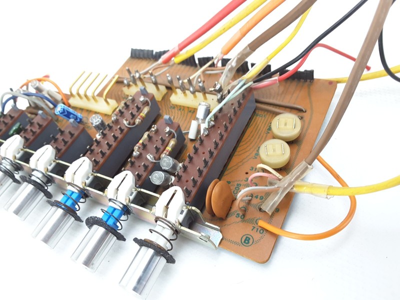 SANSUI 8080D9090DB RECEIVER PARTS: F-2654 PUSH SWITCH CIRCUIT BOARD WHIT BUTTONS gallery