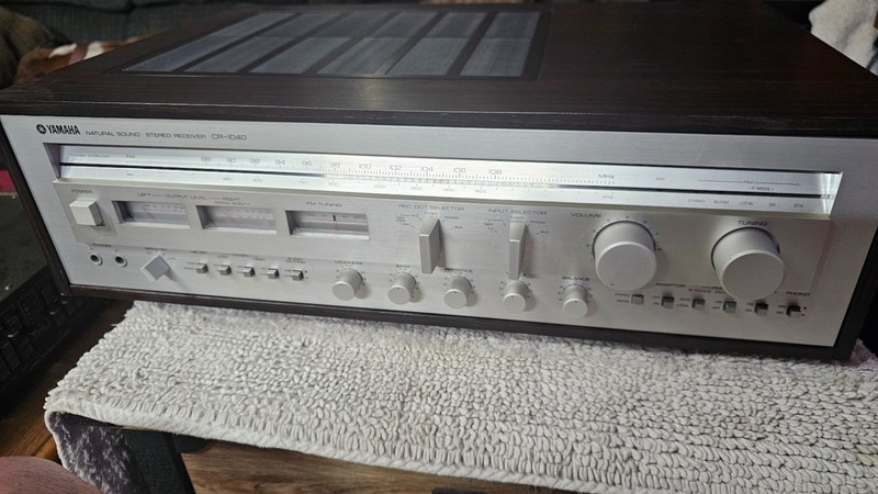 Yamaha CR-1040 80w/channel gallery