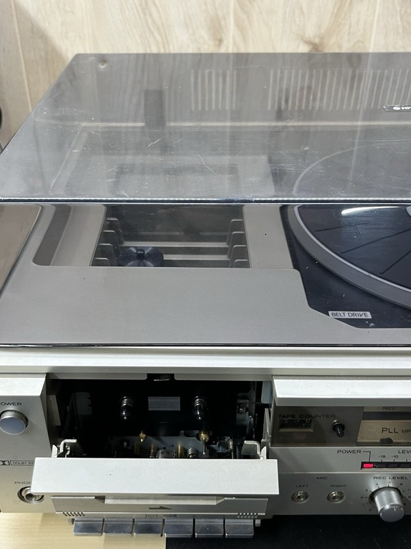 Hitachi SDT-9530H AM/FM Stereo Cassette Player Recorder Not Working For Parts gallery