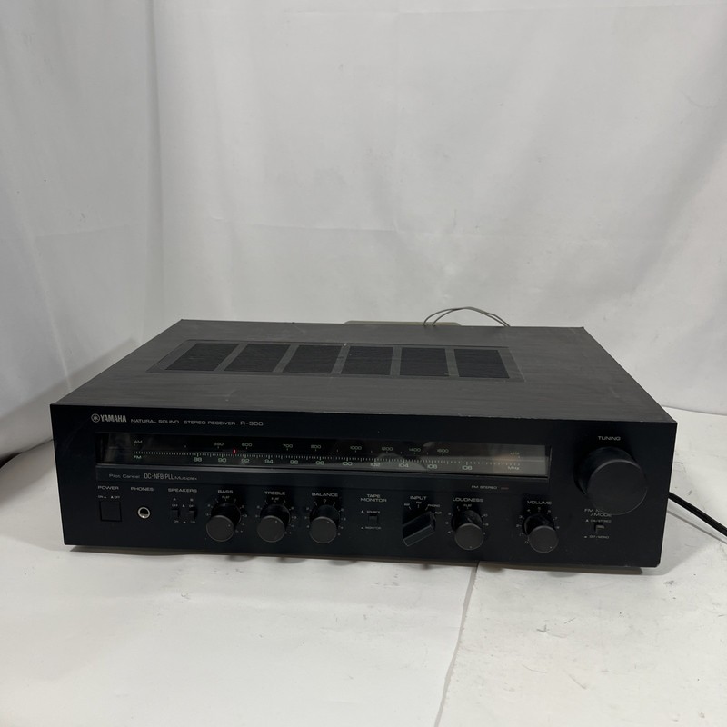 Yamaha R-300 Natural Sound Stereo Receiver Black/Wood Cabinet TESTED Working