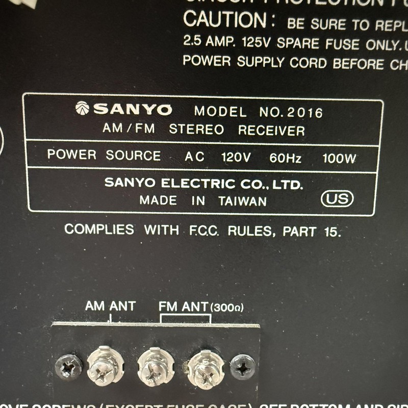 Sanyo 2016 AM/FM Stereo Receiver Silver Woodgrain Vintage 100W Taiwan Made gallery