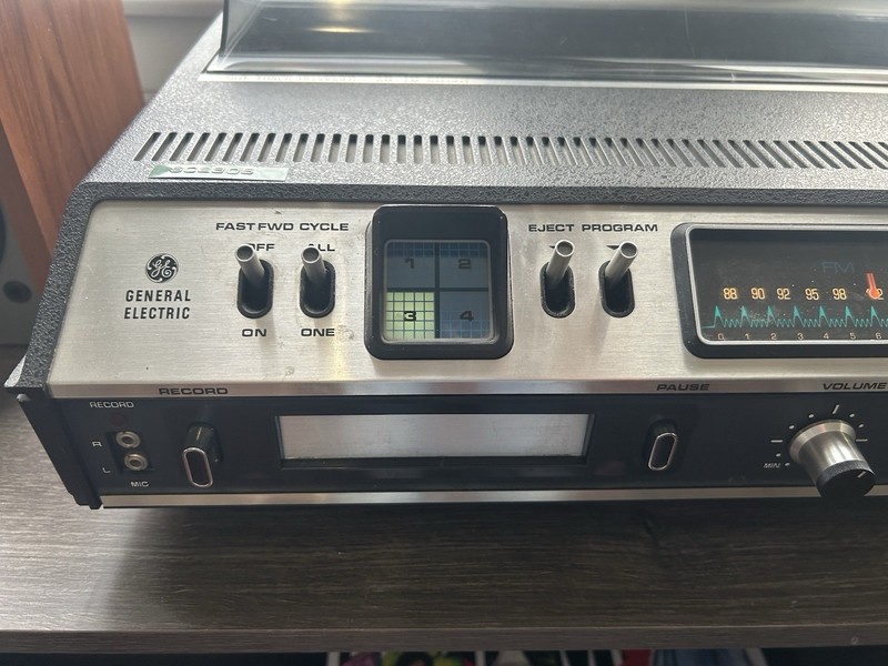 General Electric SC2305B Stereo Receiver with Speakers Vintage gallery