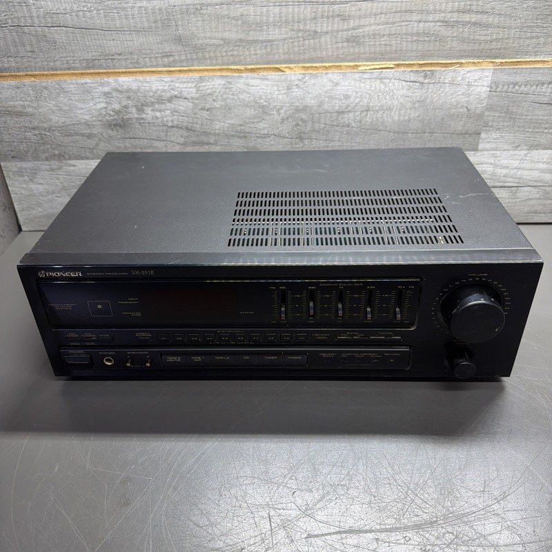 Vintage 1990s Pioneer SX-251R Stereo AM/FM Receiver