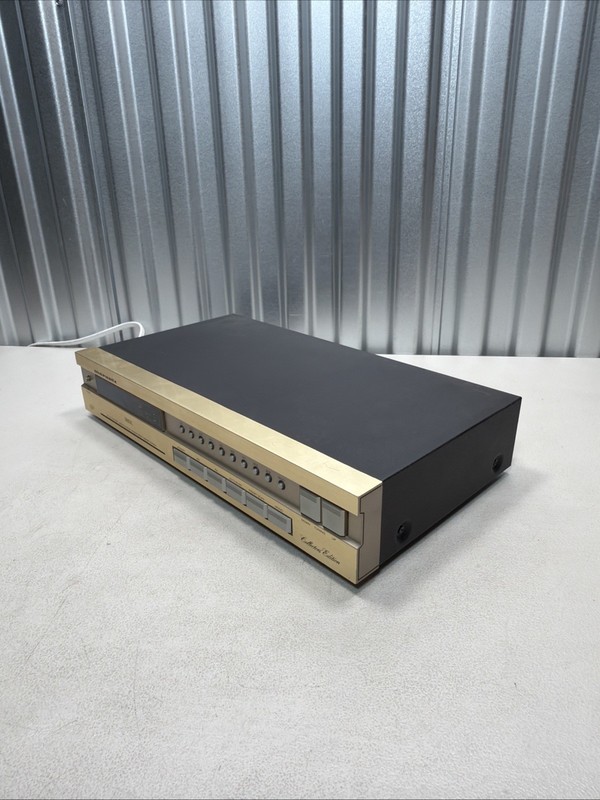 Marantz TR 2242 SG Tuner Collector’s Edition Series AM/FM Gold - Working! gallery