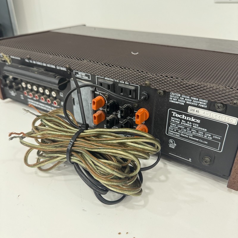 Technics SA-225 Stereo Receiver Quartz Digital Synthesizer AM/FM Vtg Works gallery