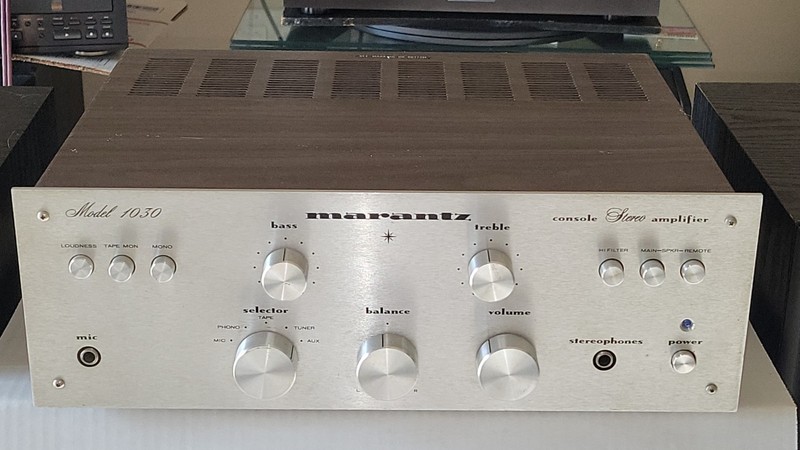 Vintage Marantz 1030 integrated amplifier – Made in Japan