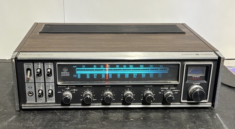 General Electric Am Fm Stereo Receiver Model RA200A Working Needs Serviced As Is gallery