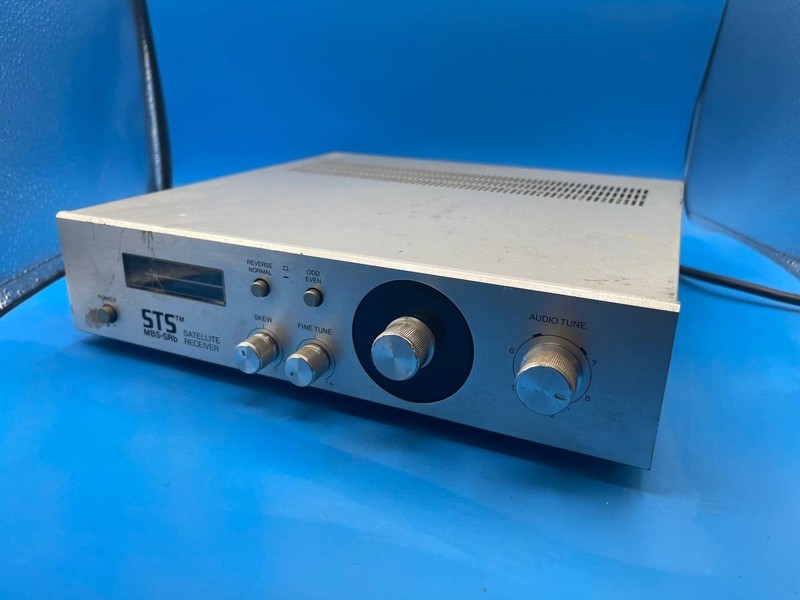 1980s STS MBS-SR Satellite Receiver Analog TV Tuner Japan Powers On Vintage