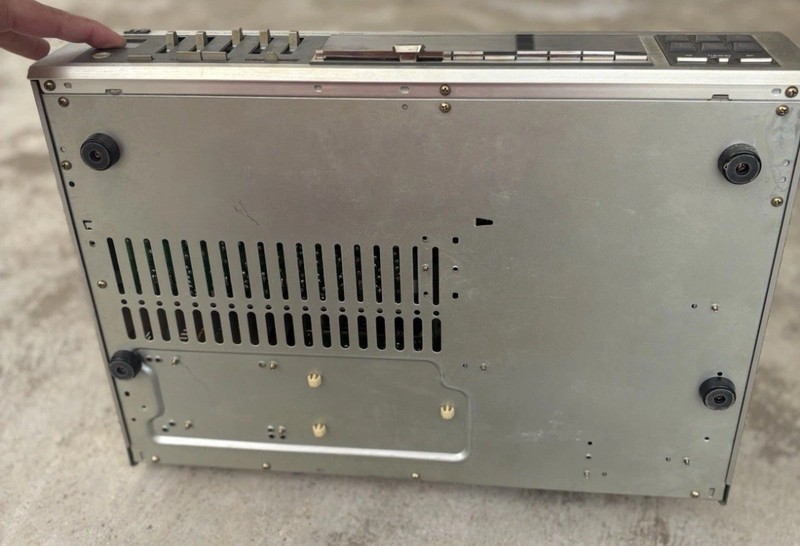JVC R-K22L Digital Synthesizer Stereo Receiver With Graphic Equalizer UNTESTED gallery