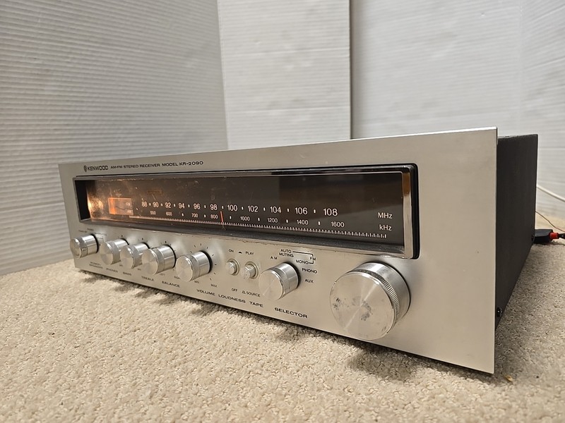 Vintage-Kenwood-AM/FM-Stereo-Receiver-Model-KR-2090-Made In Japan.