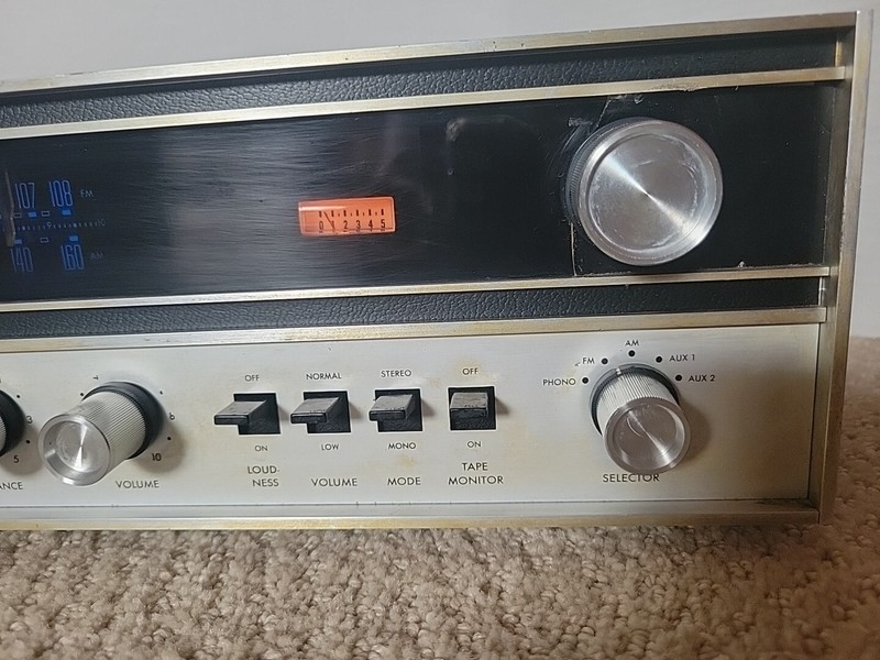 Vintage Fisher 201 Futura Series AM/FM Stereo Receiver Made In JAPAN 85w 8 ohms gallery