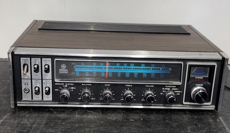 General Electric Am Fm Stereo Receiver Model RA200A Working Needs Serviced As Is gallery