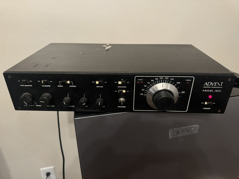 Vintage Advent Model 300 FM Stereo Receiver – Tested