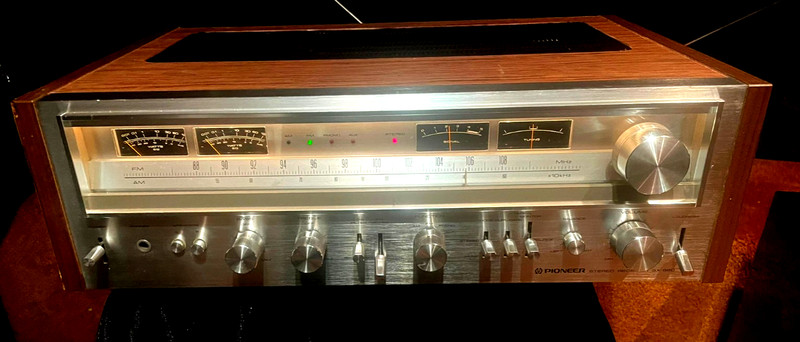Vintage Pioneer SX-880 Stereo Receiver at 60 Watts RMS X 2/8 ohms gallery