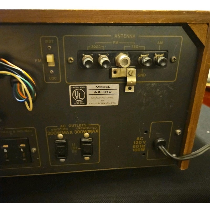 AKAI AA-910 Stereo Receiver Great Condition Works ! gallery
