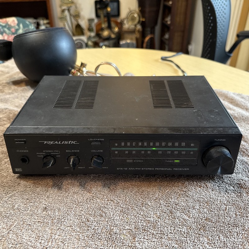 Realistic AM/FM Stereo Vintage Personal Receiver STA-12 31-1965