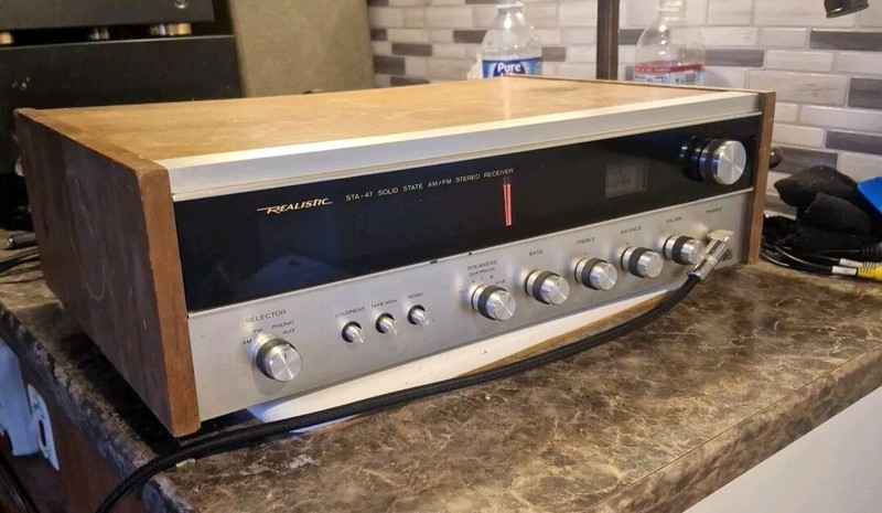 REALISTIC STA-47 SOLID STATE AM/FM STEREO RECEIVER TESTED WORKS BUt Needs Work gallery