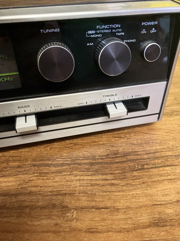 Vintage Sound Design Classic 4479-7 Am -fm 8 Track Stereo Receiver With Speakers gallery