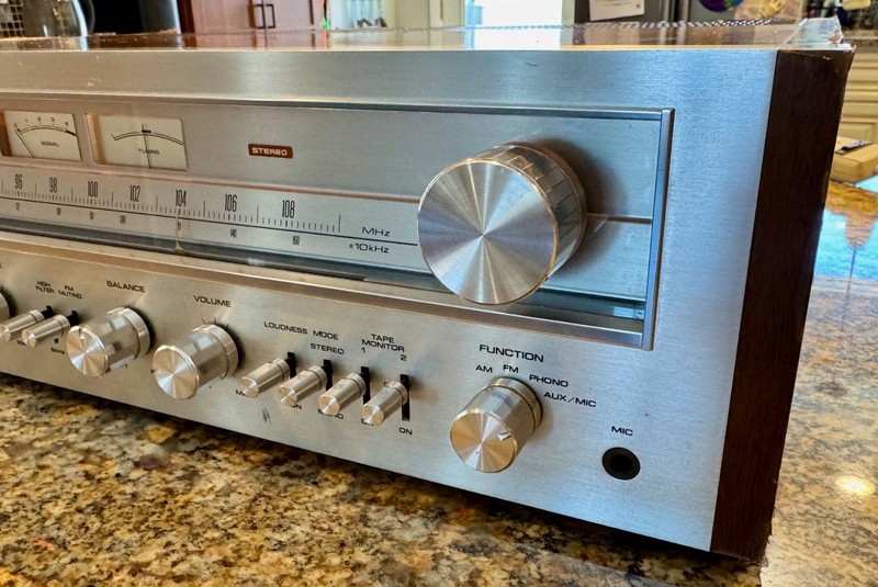 Vintage Pioneer SX-650 AM/FM Receiver - Bench Tested - 1977 Silver Face gallery