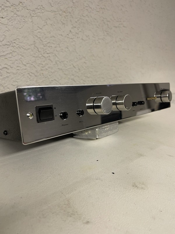 Magnum la.170 British audiophile Integrated Power Amplifier. gallery